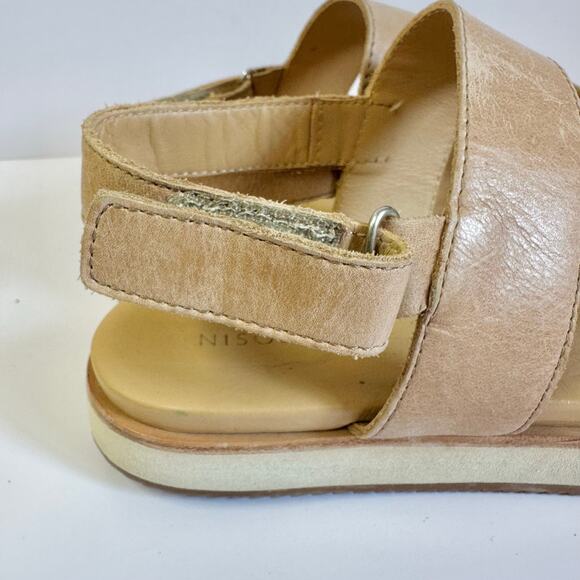 Nisolo Go-To Flatform Sandal in Almond Ankle Strap Size 9.5 Hook & Loop close - Picture 10 of 16